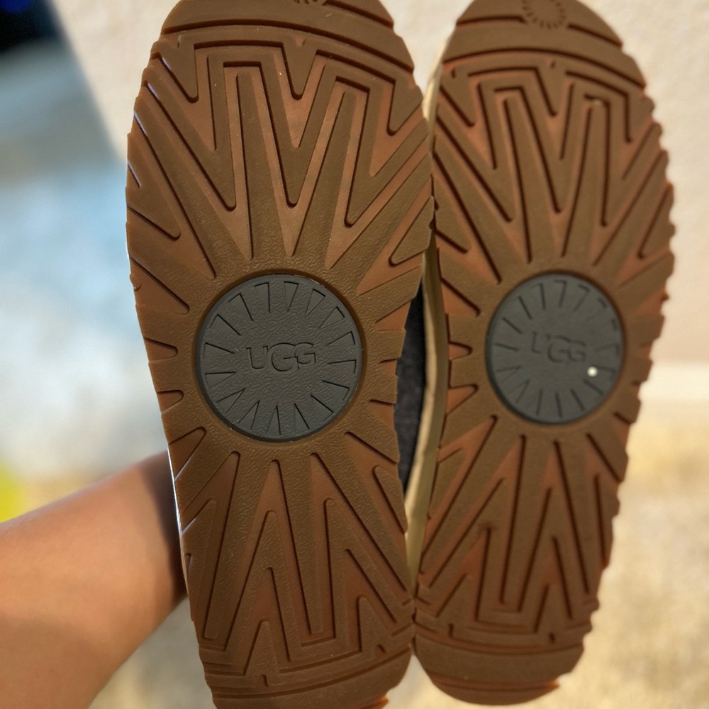 UGG - Picture 8 of 10